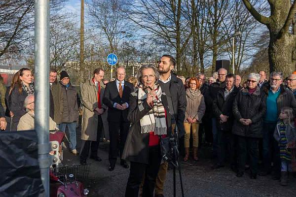 06.jpg - Einweihung des Bernd-Strauch-Wegesam 22.03.2017 in Hannover (Niedersachsen) . Foto: Ulrich Stamm/Stadtreporter.deFoto ist honorarpflichtig - PersÃ¶nlichkeitsrechte bei VerÃ¶ffentlichung beachten - Nur redaktionelle Verwendung - Belegexemplar erbeten!Buchungsanfragen an info@ulrich-stamm.com